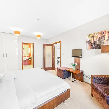 Spacious In Perfect Location 52m2 * פלזן